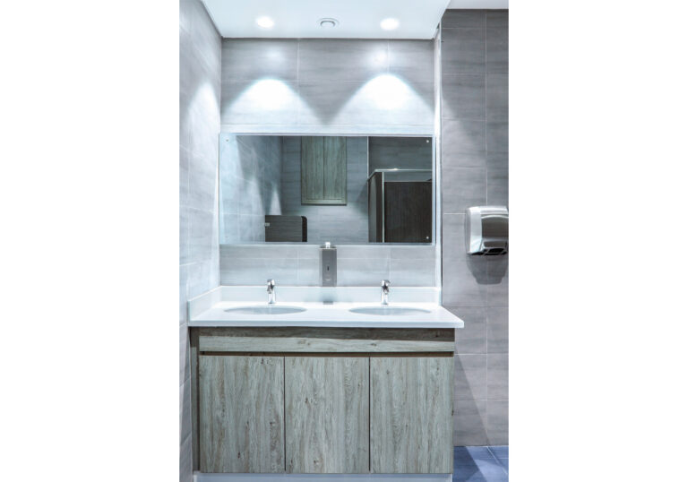 12_47 Glover_Blu6_1400x980