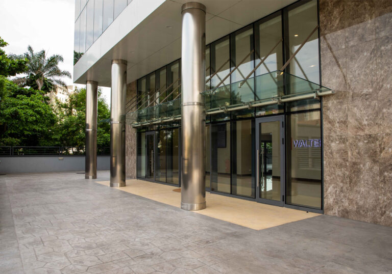 3_47 Glover_1494_1400x980