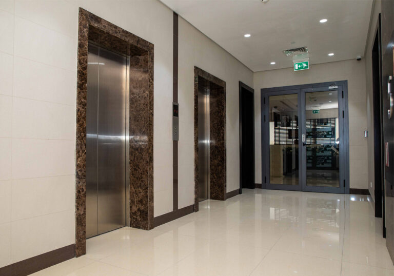 8_47 Glover_1652_1400x980